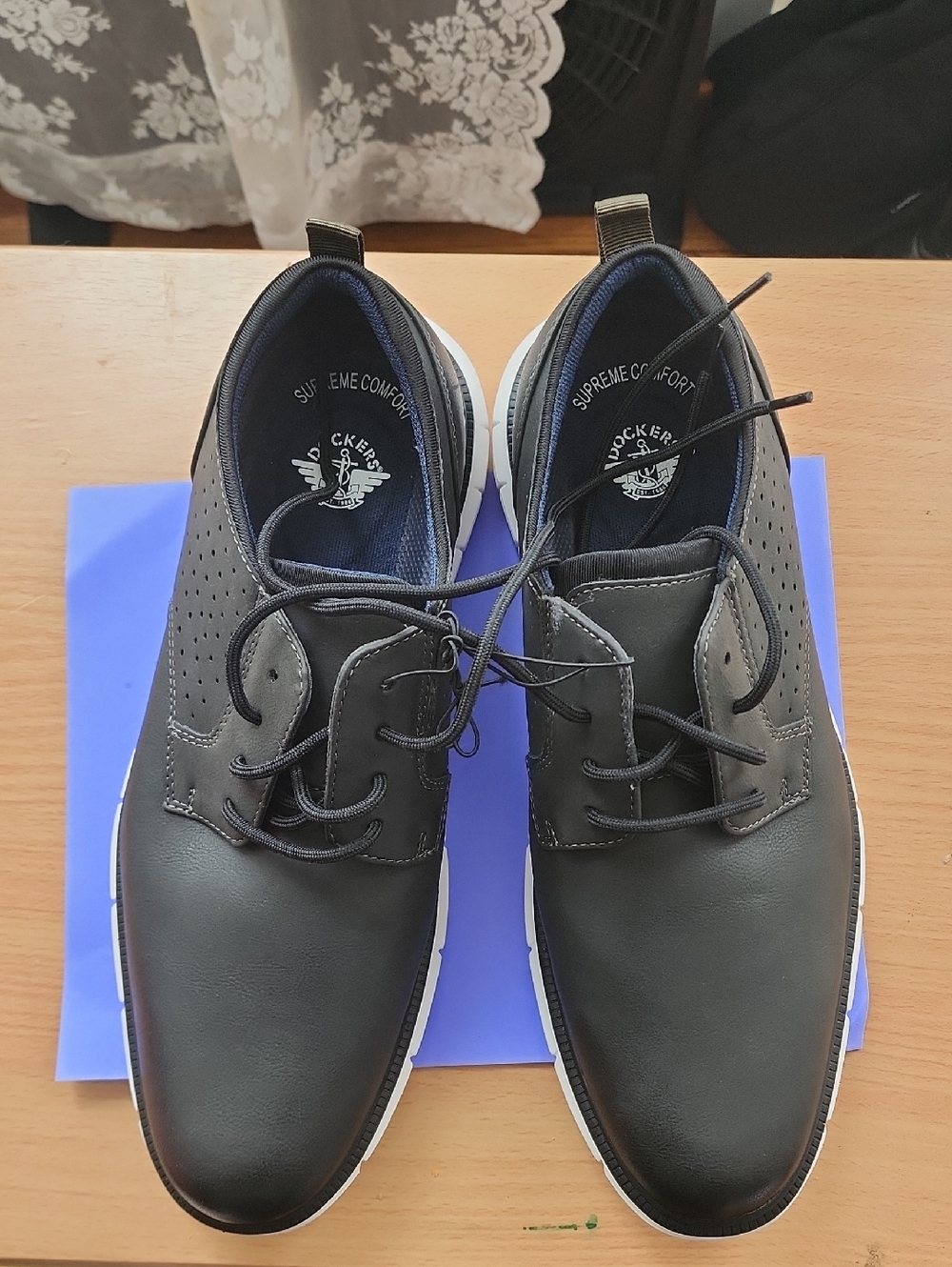 Dockers Black and White Men's Casual Lace-Up Oxfords. New Without Tag